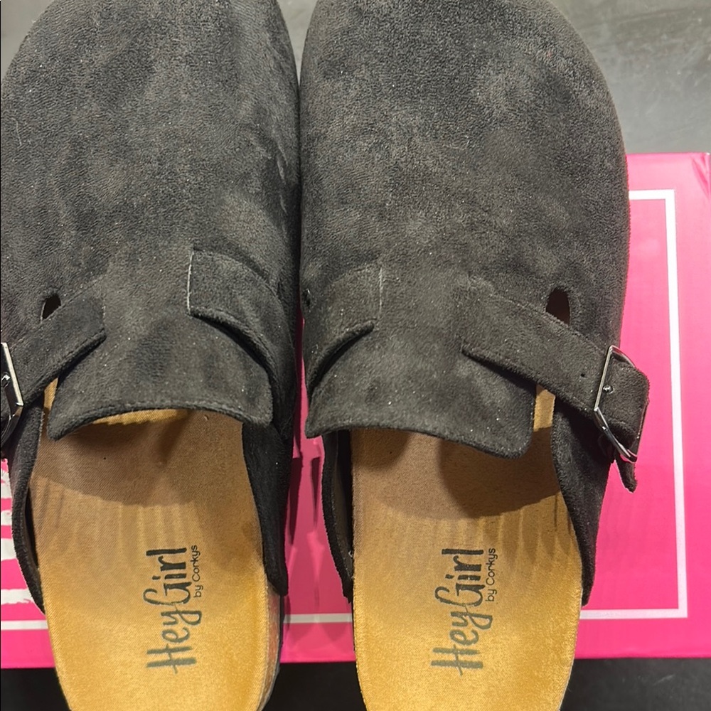 Women’s  Black Clogs - Picture 3 of 6